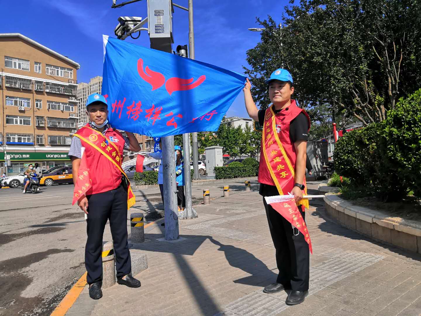 <strong>农村老人操B添B电影观看</strong>